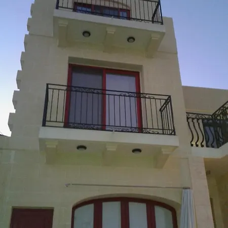 Waterfront Cosy 2 By Ghajnsielem Gozo